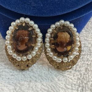 🌼Vintage 50’s🌼 Style Gold Cameo Pearl Cluster Earrings - Brown and Gold